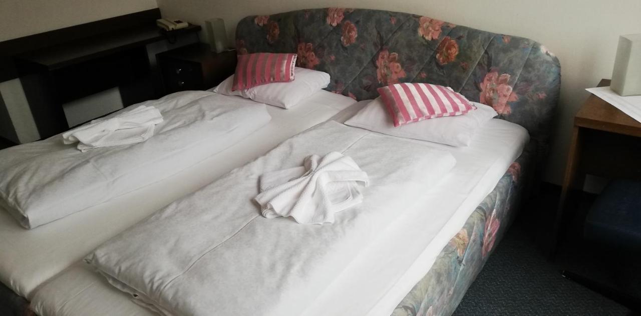 Hotel Apollo Valašské Meziříčí Zewnętrze zdjęcie