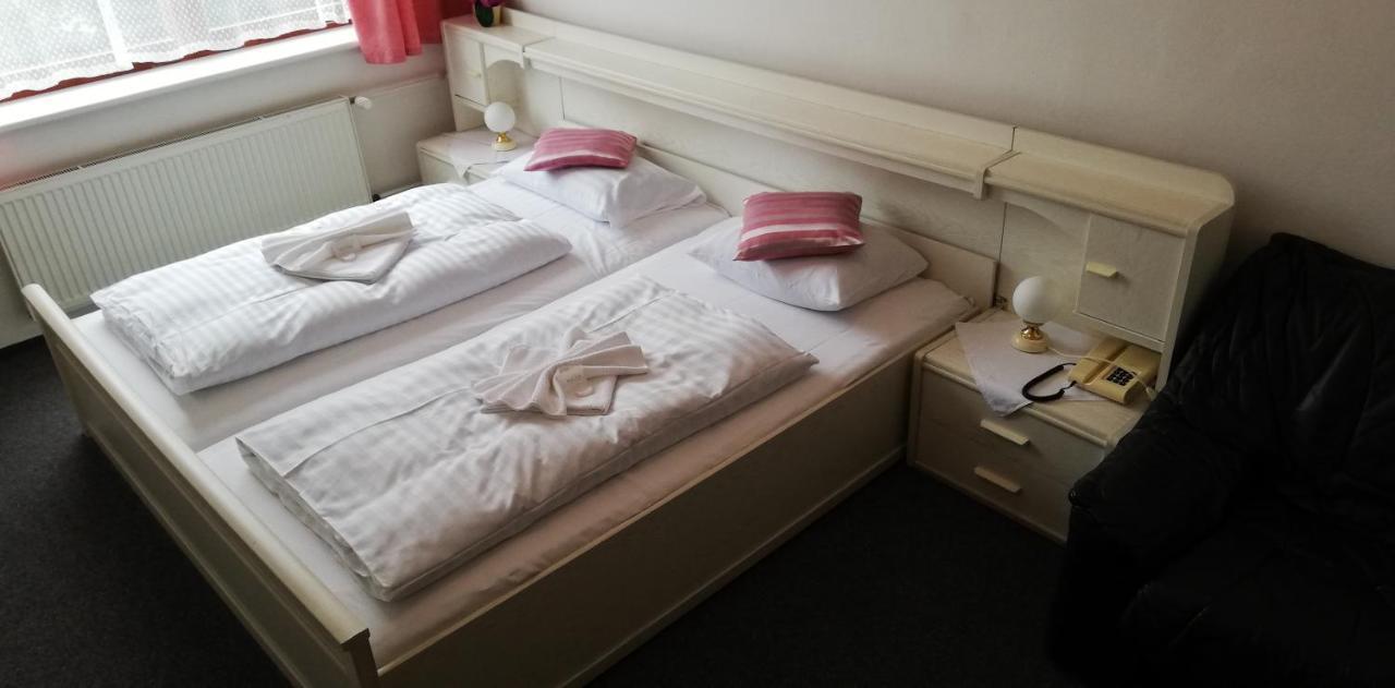 Hotel Apollo Valašské Meziříčí Zewnętrze zdjęcie