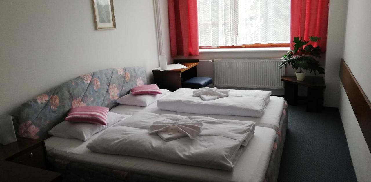 Hotel Apollo Valašské Meziříčí Zewnętrze zdjęcie