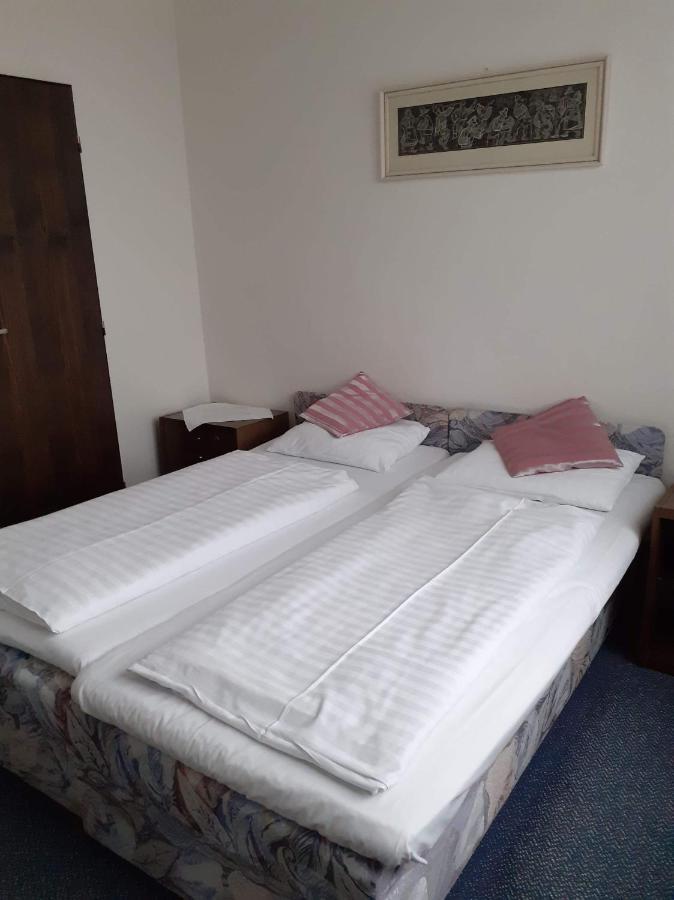 Hotel Apollo Valašské Meziříčí Zewnętrze zdjęcie