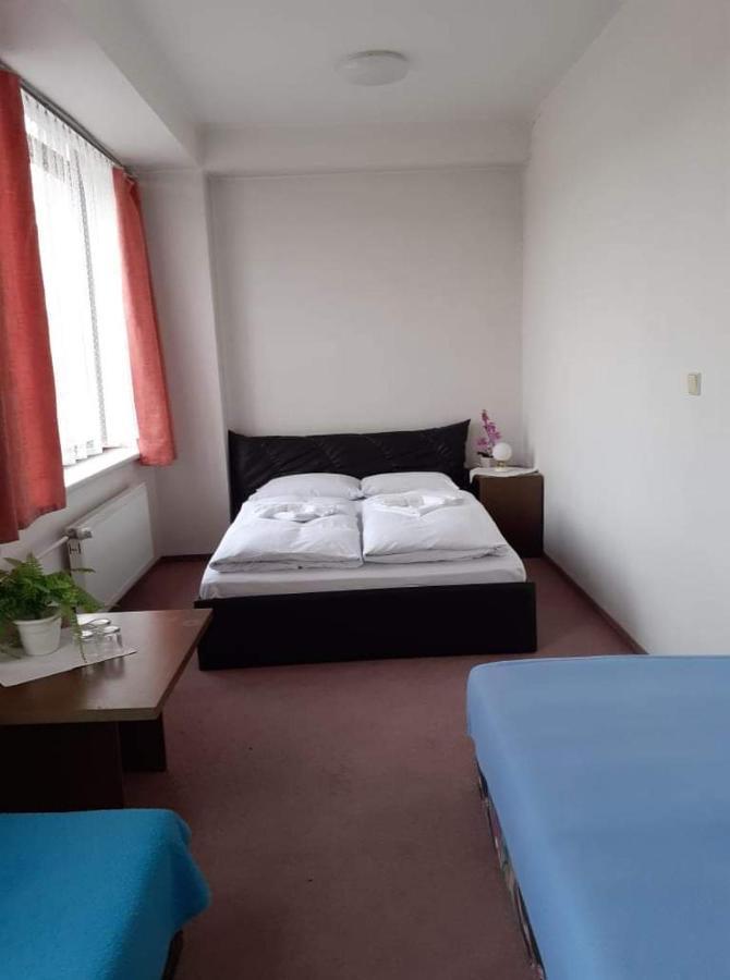 Hotel Apollo Valašské Meziříčí Zewnętrze zdjęcie
